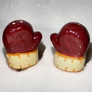 Ceramic Red Mittens Salt and Pepper Shakers Red Winter Christmas Vintage *read*